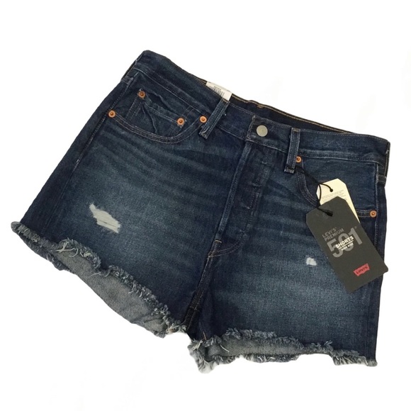 𝅺Levi’s NWT High Rise 501 Distressed shorts. Sz 28 - Picture 1 of 3